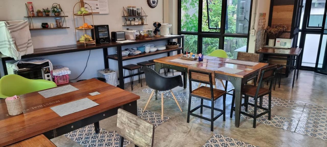 Hotel 33 Poshtel (Adults Only) Chiang Mai Zewnętrze zdjęcie